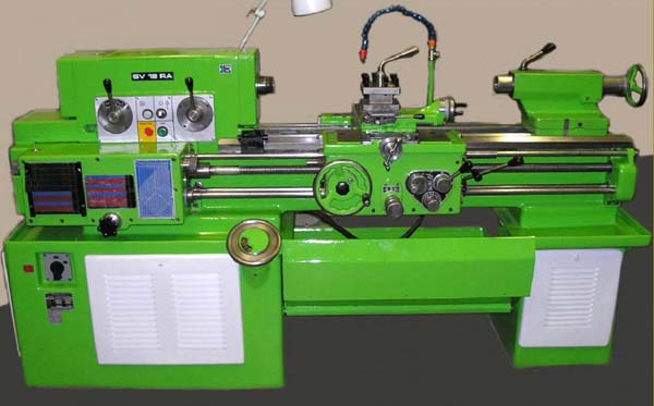 SV18RA Загальний вигляд токарно-гвинторізного верстата Загальний вигляд універсального токарно-гвинторізного верстата SV18RA